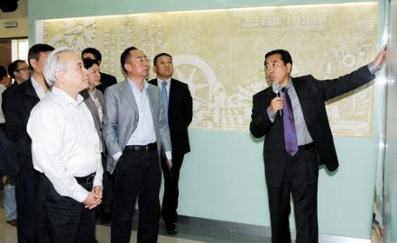 王欽敏到國(guó)家橡膠與輪胎工程中心調(diào)研